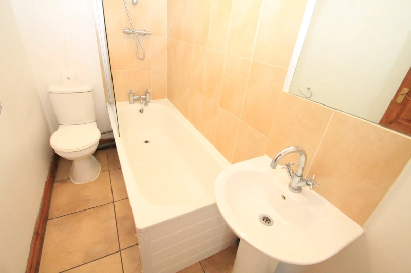 Victoria Terrace, LN1 1HZ - 4 Bed - Thumbnail 3